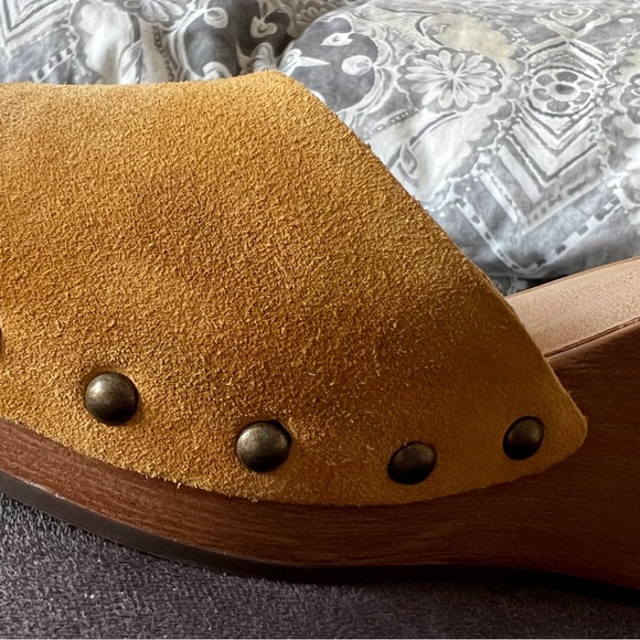 Lucky Brand Zashti Suede Leather Wooden Wedge Sandals Nailheads - Golden Yellow - Picture 4 of 6